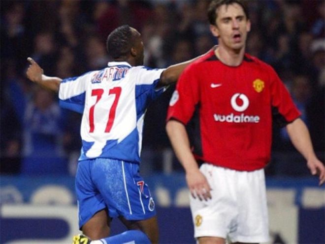 足球完備的 足球完備的